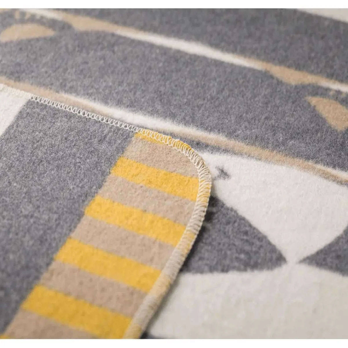 Blankets-David Fussenegger Juwel Raccoon (90x70cm)
