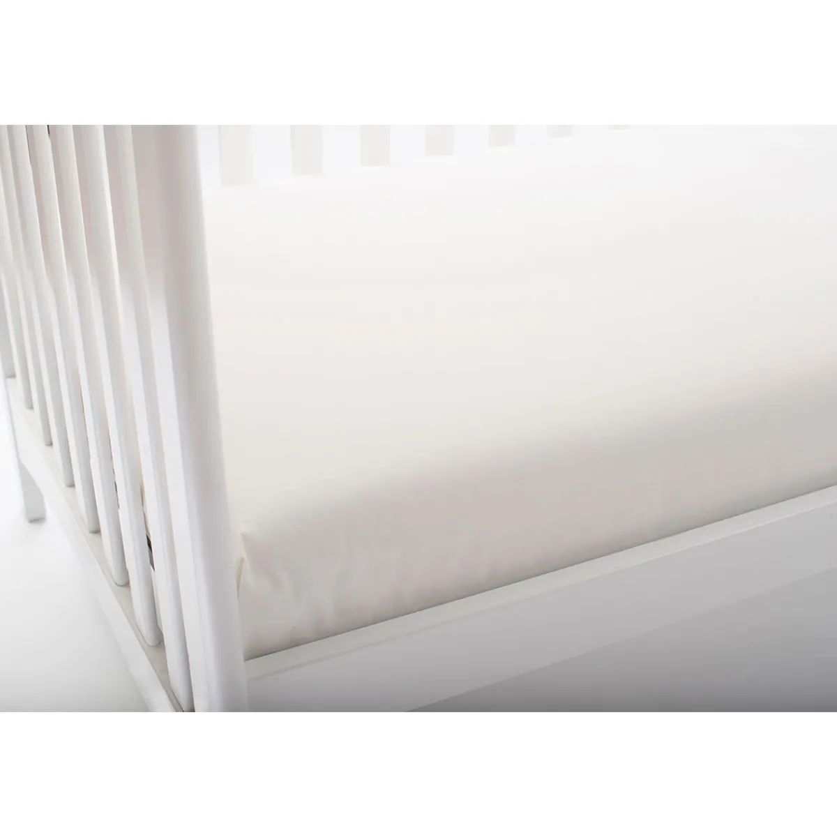 Crib Mattresses-Naturepedic Lightweight Classic Seamless Mattress 2-Stage