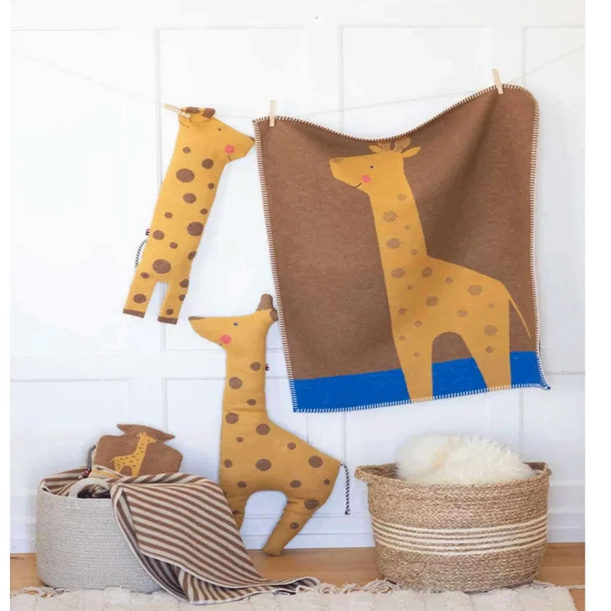 Blankets-David Fussenegger Lili Emboridered Griaffe (90x70)