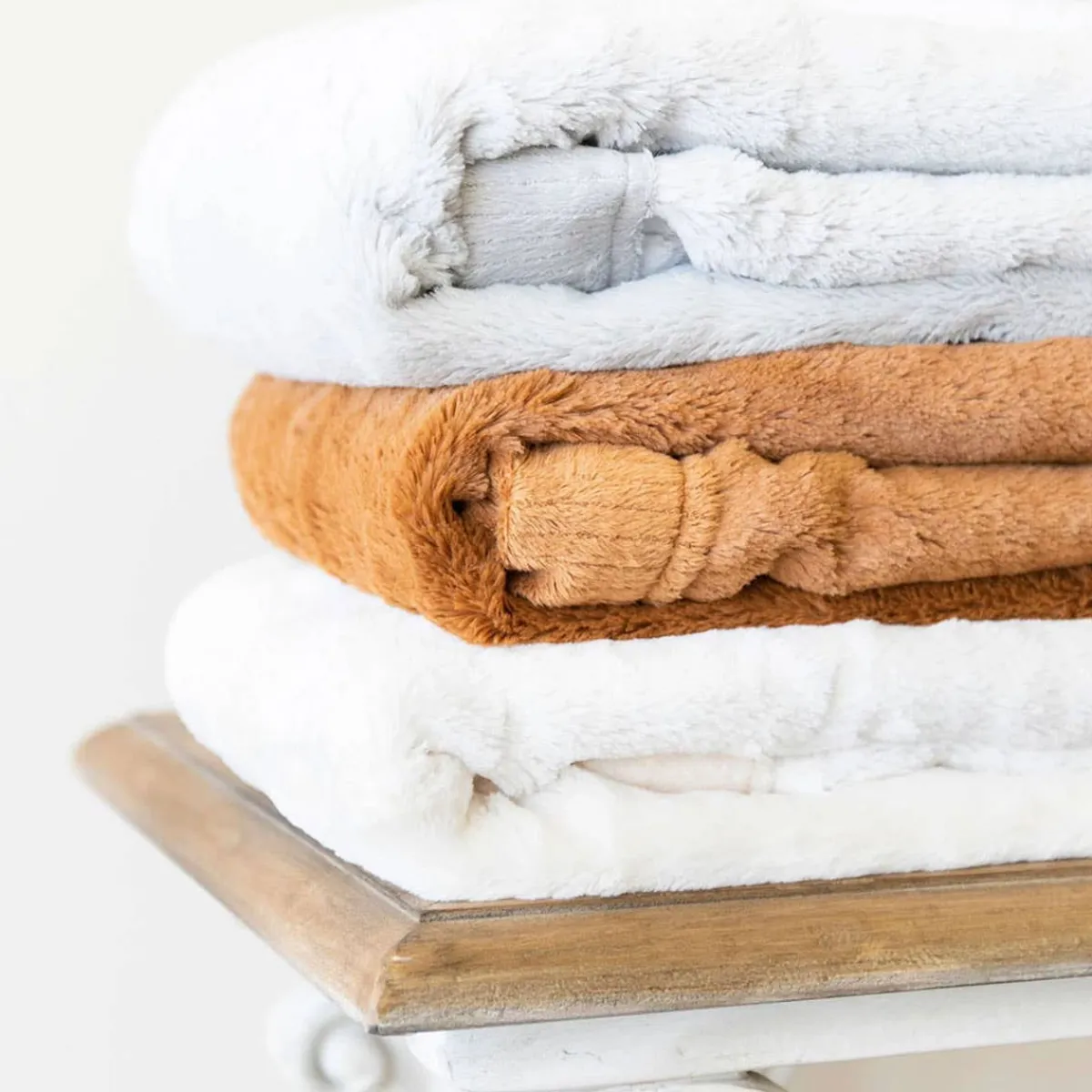 Blankets-Saranoni Lush Blanket