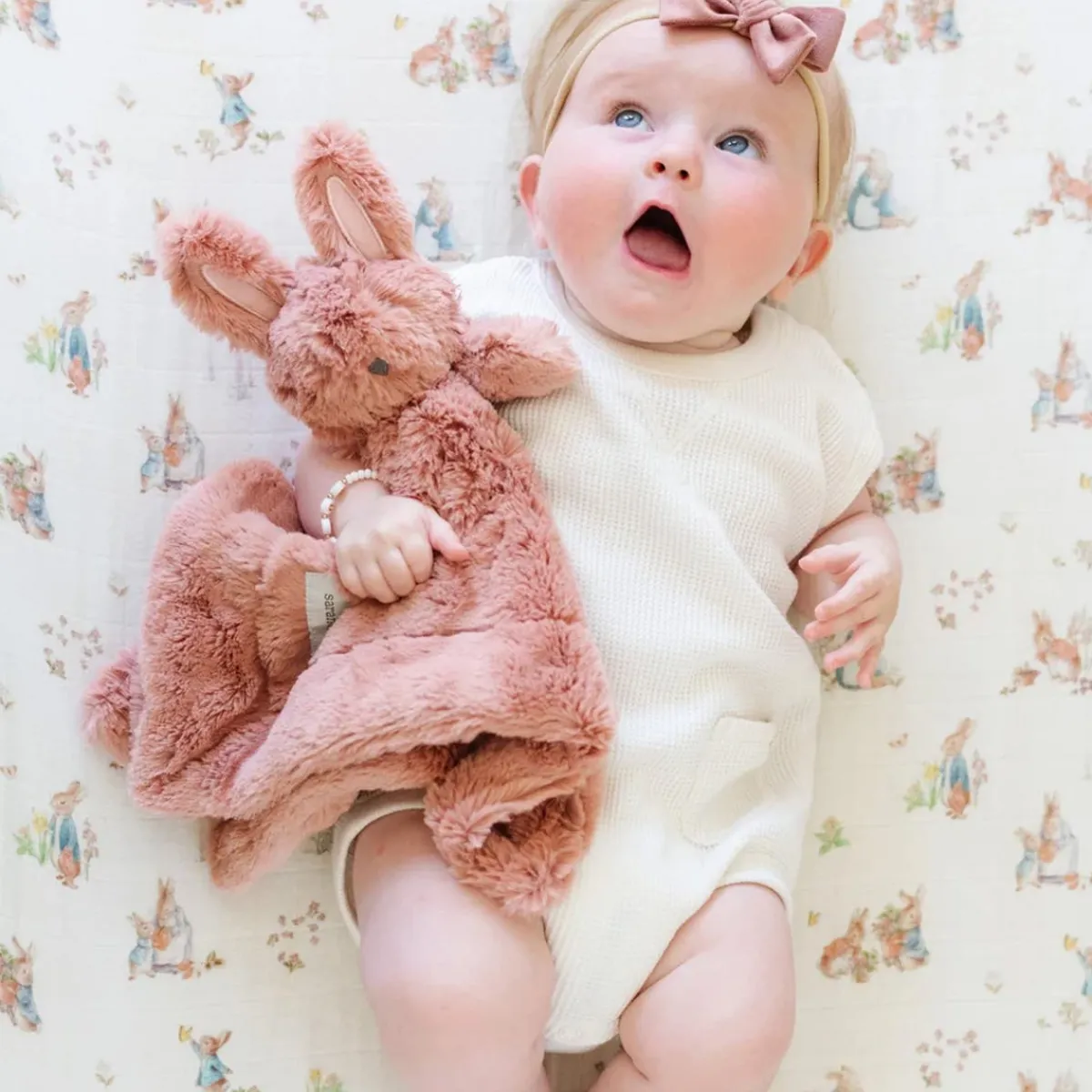 Crib Fitted Sheets-Saranoni Peter Rabbit Muslin Crib Sheet