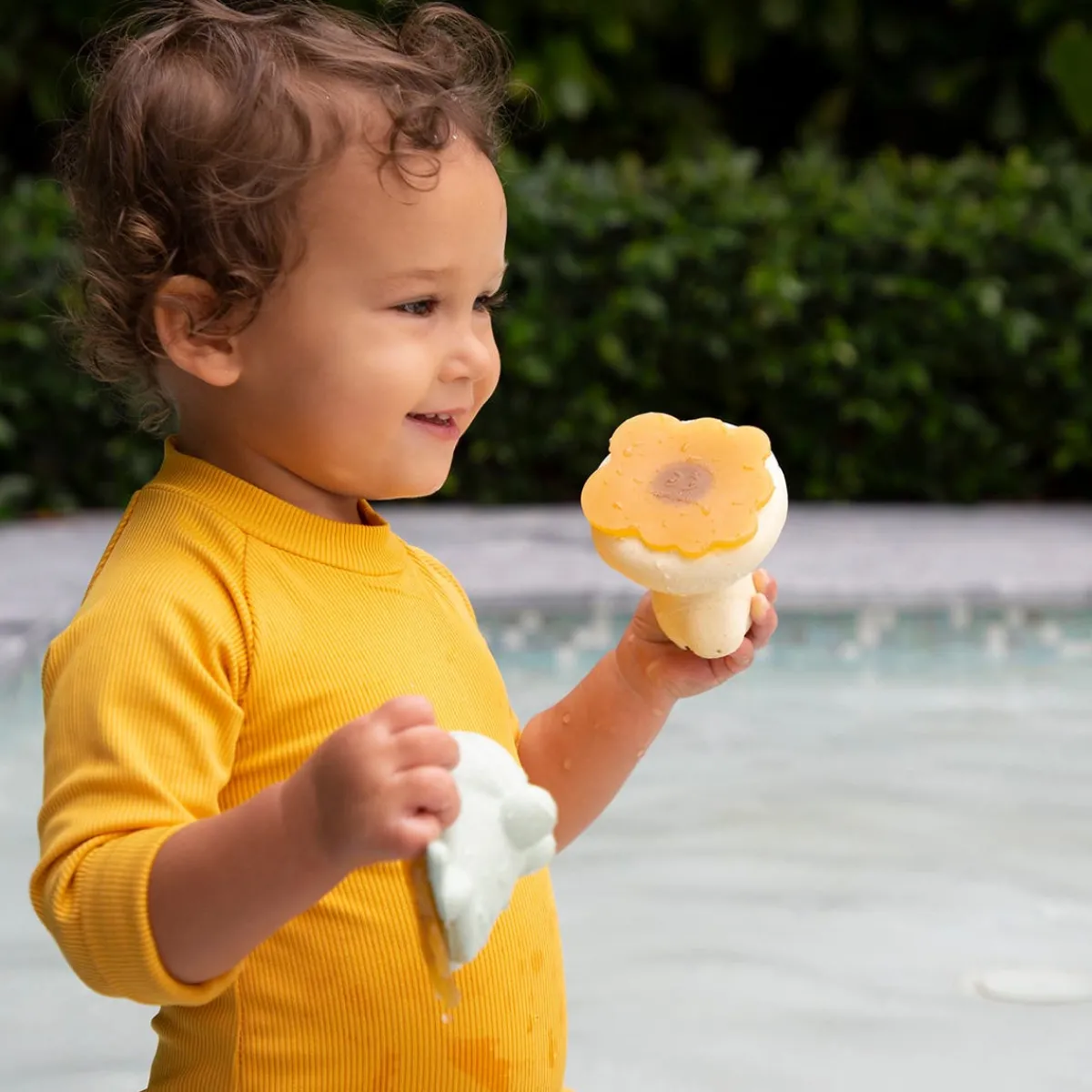 Bath Toys-Hevea Squeeze 'N' Splash Bath Toy (Rubberduck & Frog Gift Set) Sand & Sage